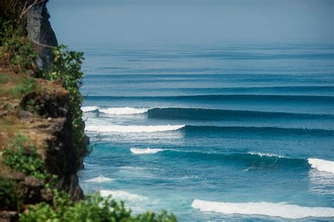 Uluwatu surf report - Oct 18, 2023 · Guide to the best surf conditions for Uluwatu including swell direction, wind, and tide, plus travel details like best season, water quality and parking.